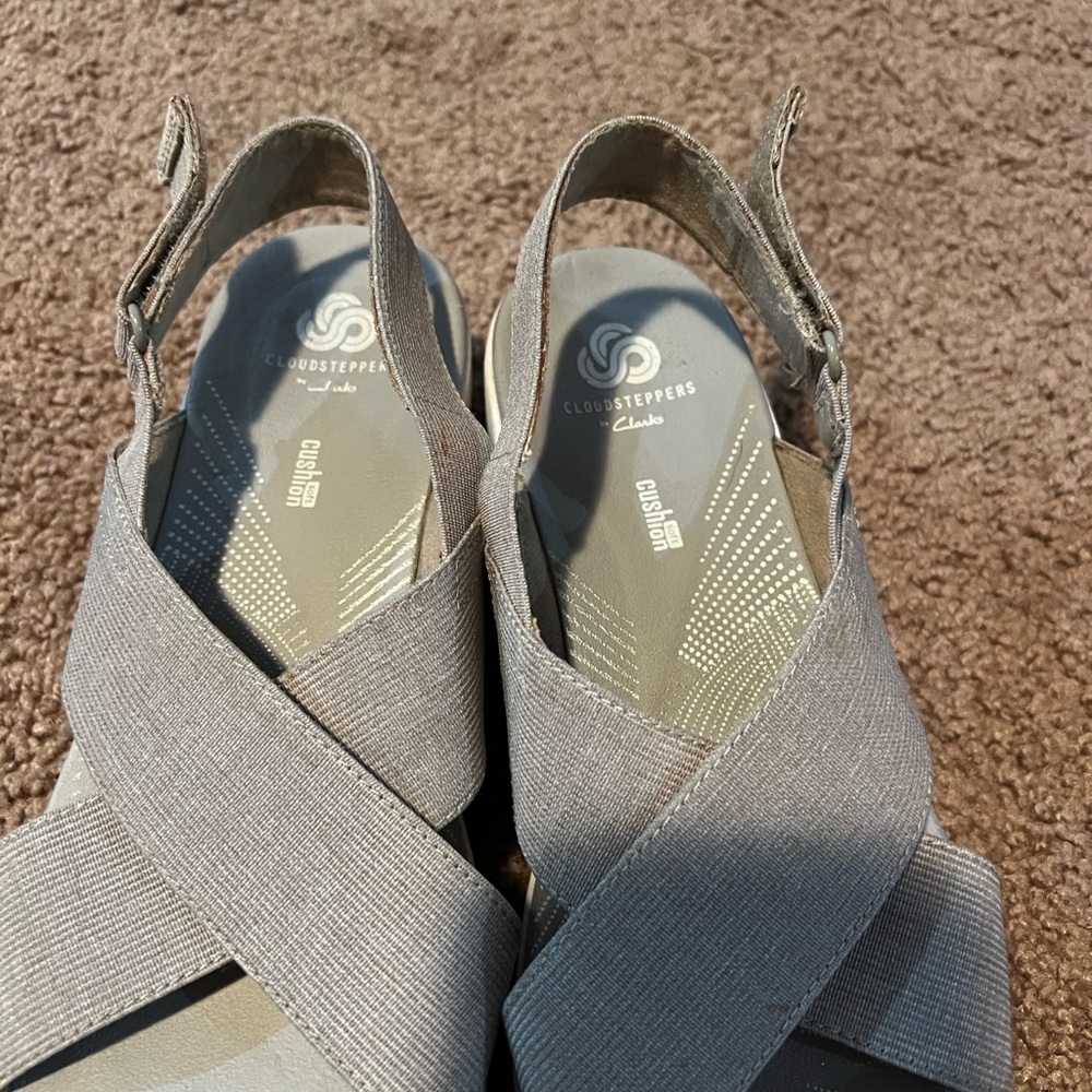 Stylish Gray Clark Cloudstepper Sandals for Women - Picture 3 of 9